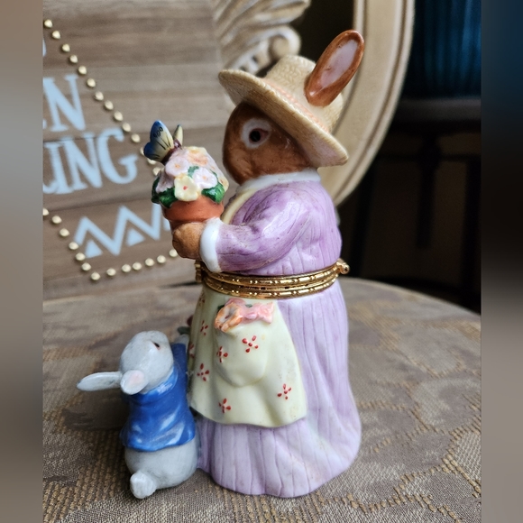 Vintage CWC Bunny Spring Hinged Trinket Box, Gardening Rabbit w Baby, Flowers - Picture 3 of 12
